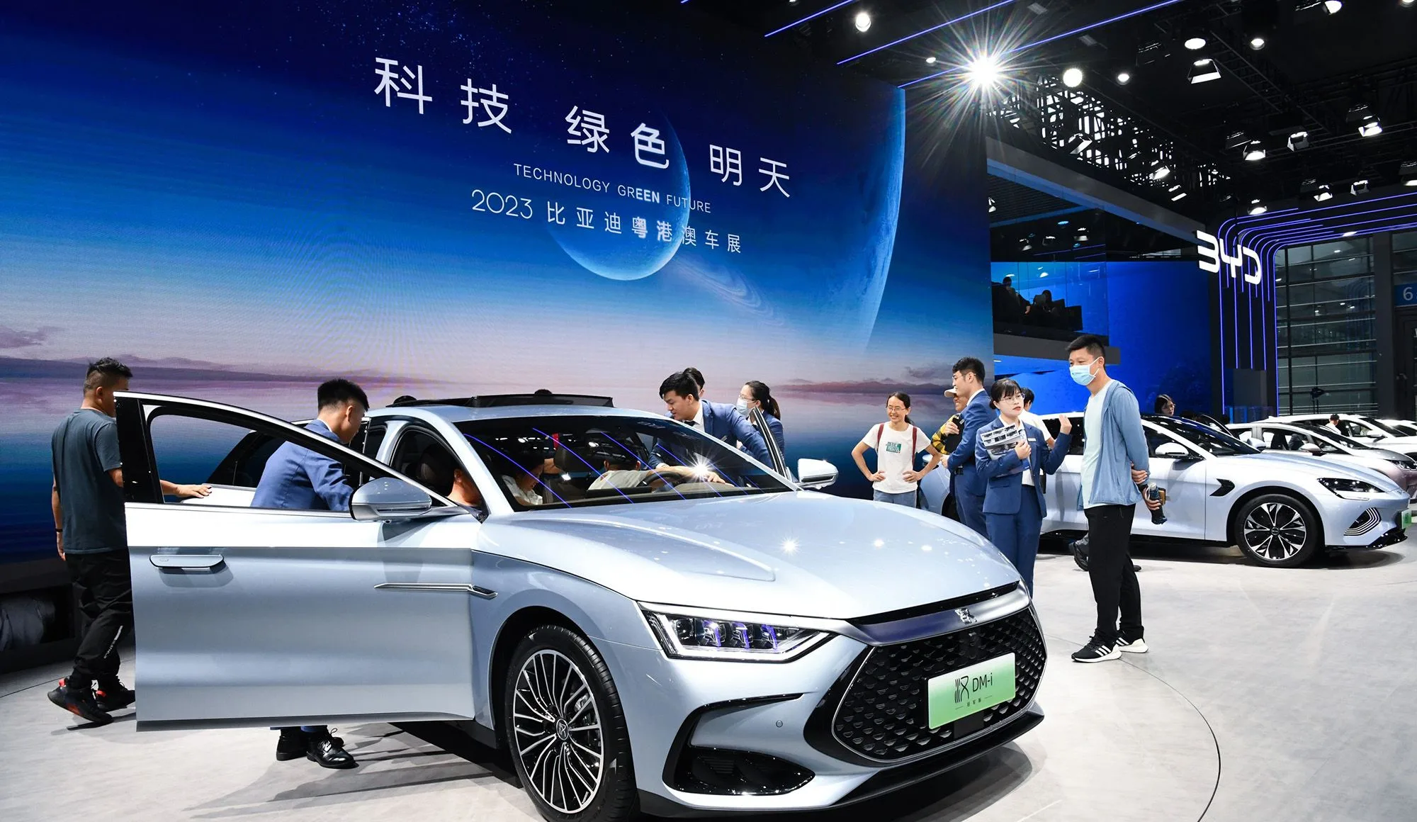 Războiul reducerilor intre producătorii auto chinezi îngrijorează guvernul
