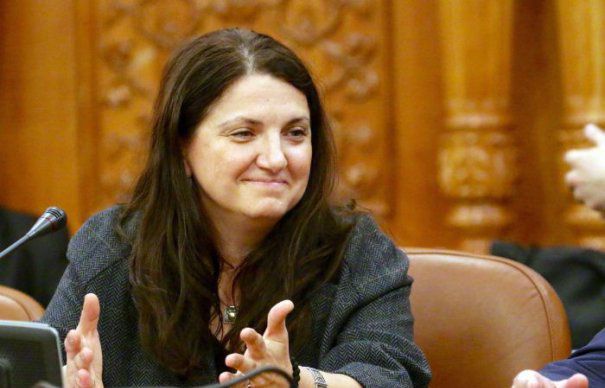 Raluca Prună: „Poate Metrorex explica de ce ar funcţiona metroul la ora 22.00, dacă nu poţi călători cinstit