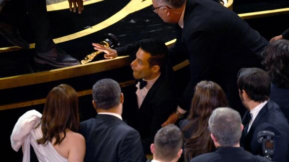 Rami Malek a căzut de pe scenă după ce a câștigat Oscarul. Actorul a avut nevoie de intervenția paramedicilor