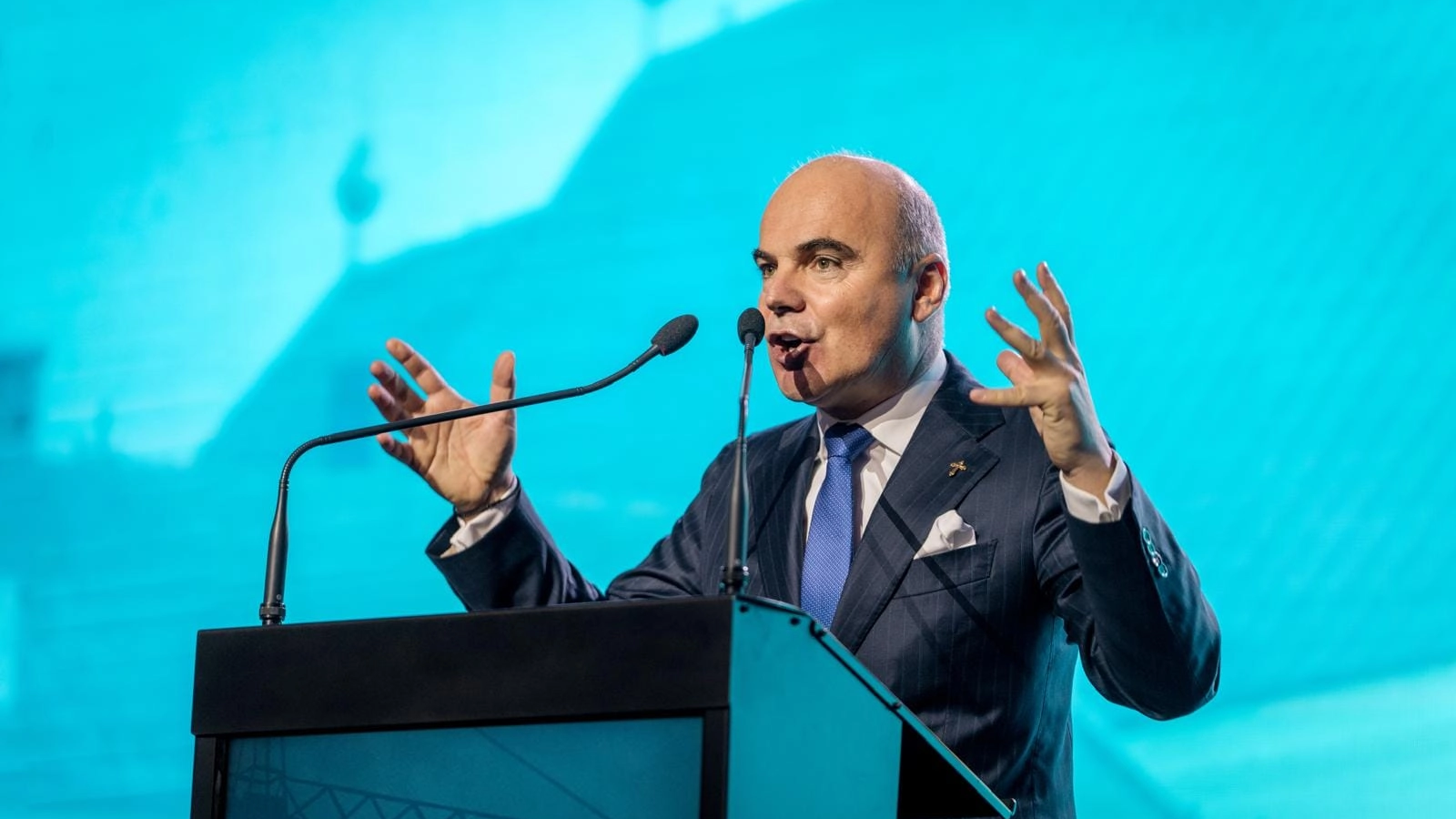 Rareș Bogdan se răcorește împotriva lui Ilie Bolojan: "Ați urlat 6 săptămâni "fără PSD" și acum vreți să ghifuiți "șobolanii" cu mâna voastră?"