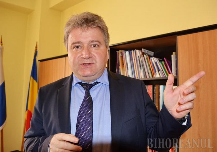 Rectorul Universităţii Oradea, reținut de DNA pentru mită
