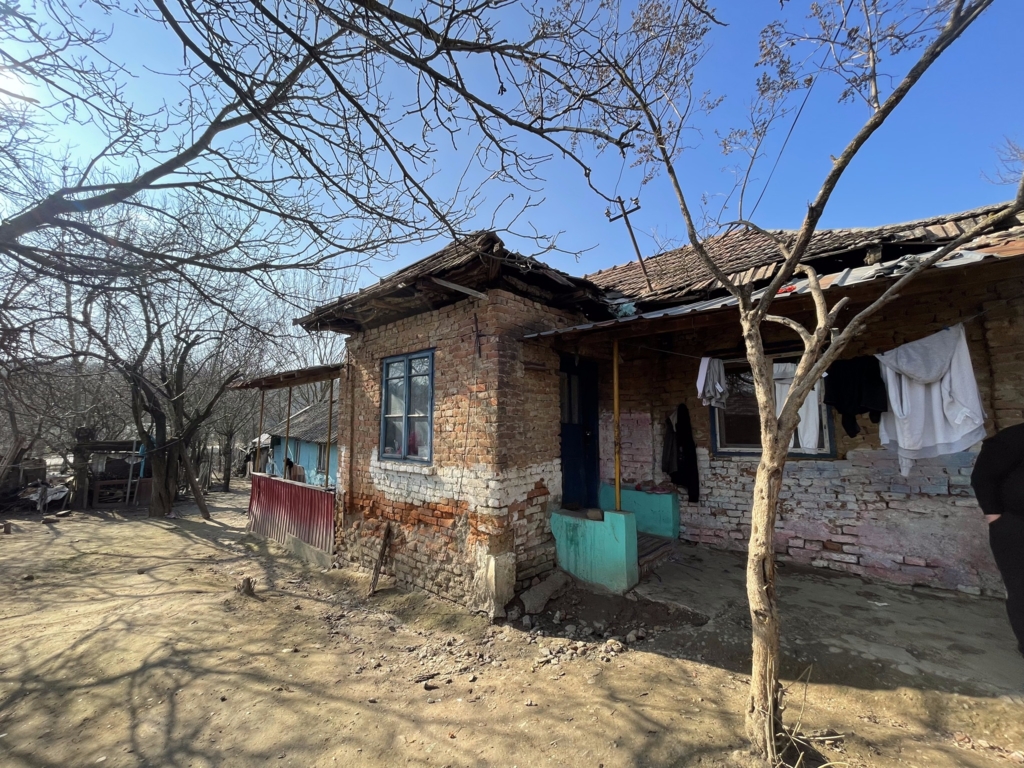 Regimul BoloDan lovește în români: 4 din 10 familii din mediul rural se împrumută lunar pentru alimente. Copiii merg flămânzi la culcare
