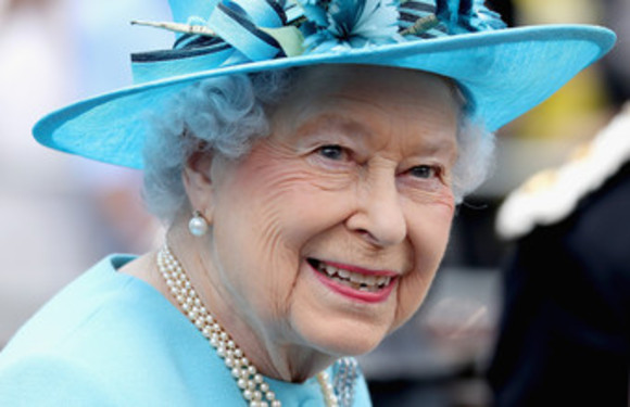 Regina Elisabeta a II-a, apariție surprinzătoare la Săptămâna Modei de la Londra