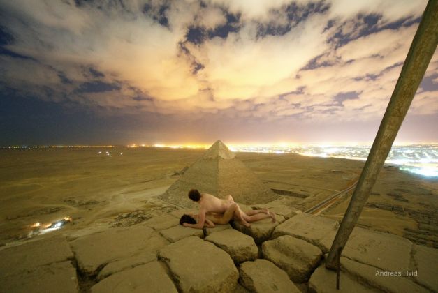 Revoltă în Egipt în urma unor poze nud în care un cuplu imită actul sexual în vârful Marii Piramide