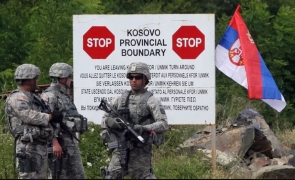 Revolta din Kosovo alertează NATO: Efectivele militare de menţinere a păcii vor fi suplimentate cu 700 de soldați
