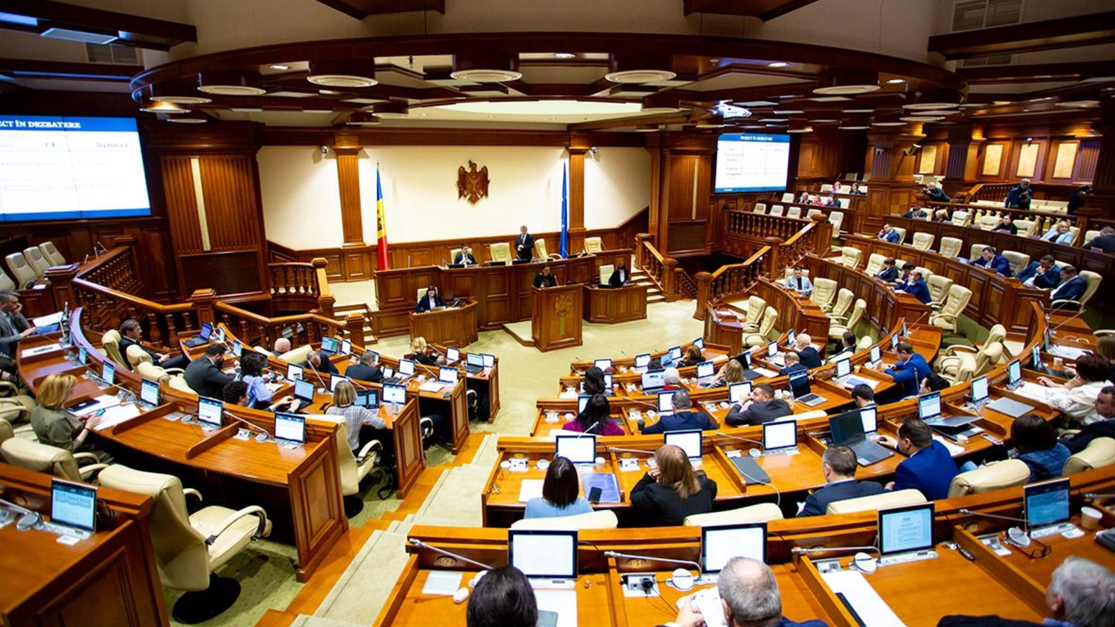 Revoluție în Parlamentul de la Chișinău! Limba română devine obligatorie în plen. Opoziția pro-rusă a ieșit din sală: 