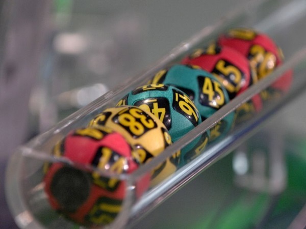 Rezultatele la LOTO de duminica 23 august 2015. Premiu de peste 3,3 milioane de euro la 6/49