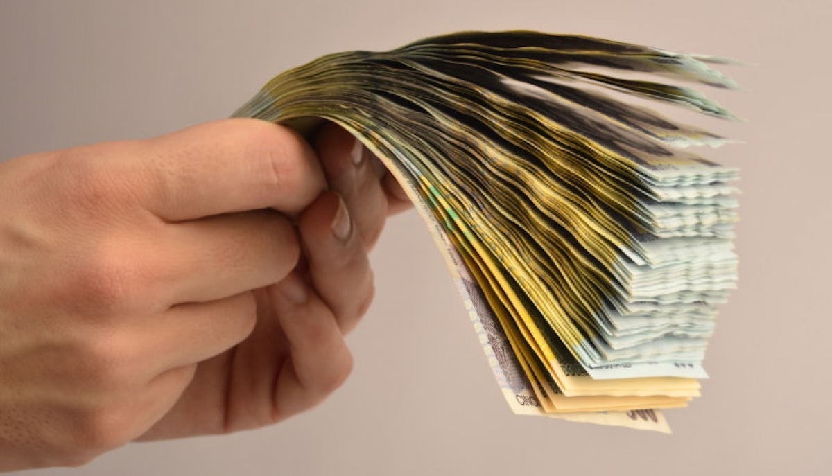 România, țară experiment pentru criza globală: Românii vor sărăci si-si vor pierde economiile, vor trai din ajutoare sociale si concedii fortate fără plată