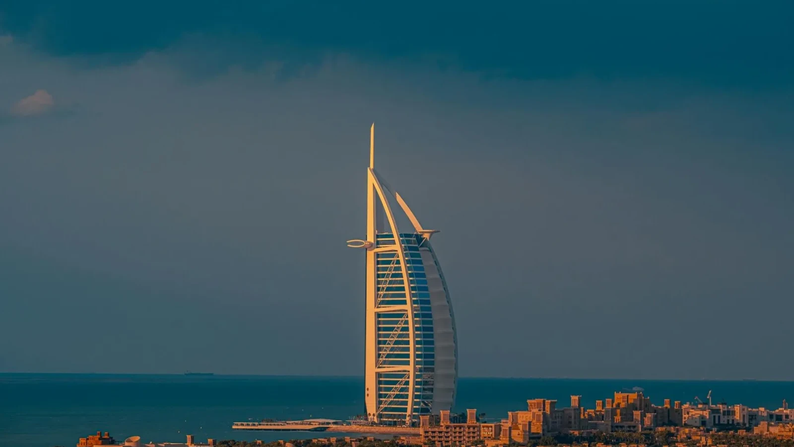 Românii care au pierdut bani achiziționând proprietați în Orașul-Fantomă: Mitul Dubaiului se prăbușește - economie la pământ, fără turiști: "Nu mai iei nici banii pe care i-ai dat"