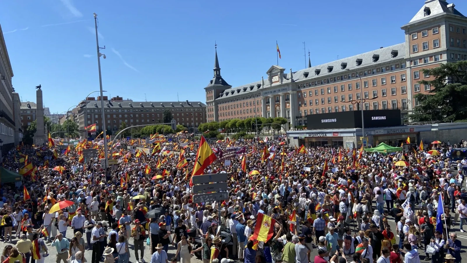 Românii emigrează masiv din Spania: El Pais și Institutul de Statistică spaniol prezintă cu uimire fenomenul
