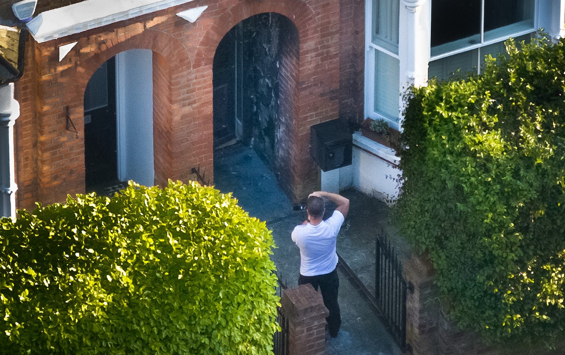 Românul care a dat foc casei premierului Marii Britanii: A fost prins și este judecat la Londra