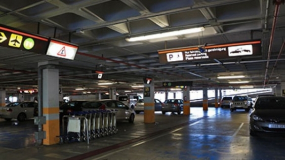 Romanca ucisa de sot in parcarea unui aeroport din Spania. Criminalul este tot roman