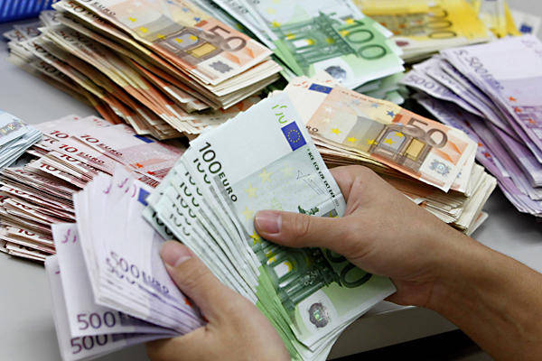România va trece la moneda unică EURO în 2019. Ne așteaptă un nou referendum