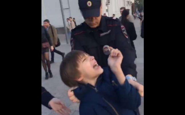 Ruşii, oripilaţi după arestarea unui copil care recita din Hamlet, la Moscova