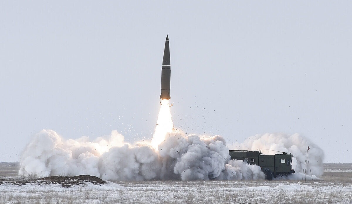 Rusia a folosit pentru prima dată racheta hipersonică în Ucraina. Are o rază de acţiune de 1.000 km şi se deplasează cu o viteză de nouă ori mai mare decât cea a sunetului