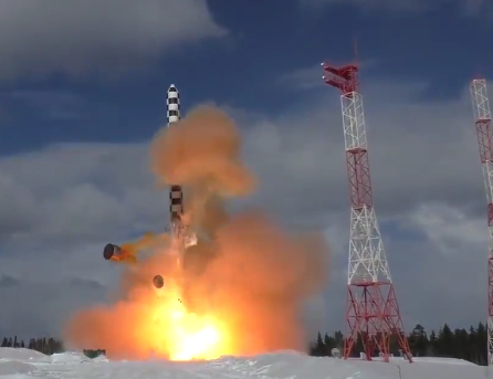 Rusia a testat noua racheta balistica Sarmat, care poate lovi tinte de oriunde din lume