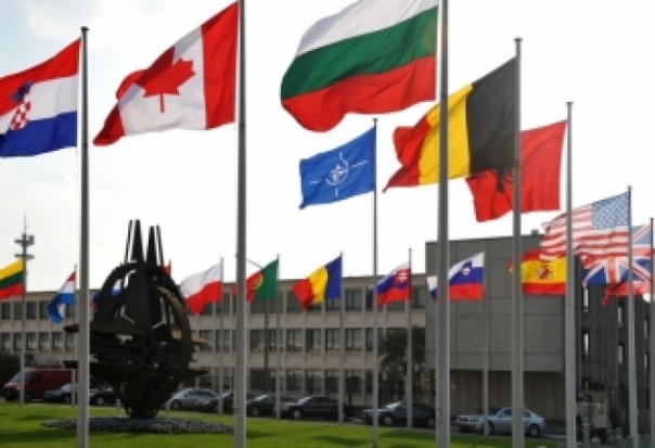 Rusia sustine ca a impiedicat un atac masiv al NATO impotriva Siriei