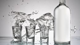 Rusii sunt in delir! Votca ''revoluţionară'': protejează ficatul de efectele negative ale alcoolului