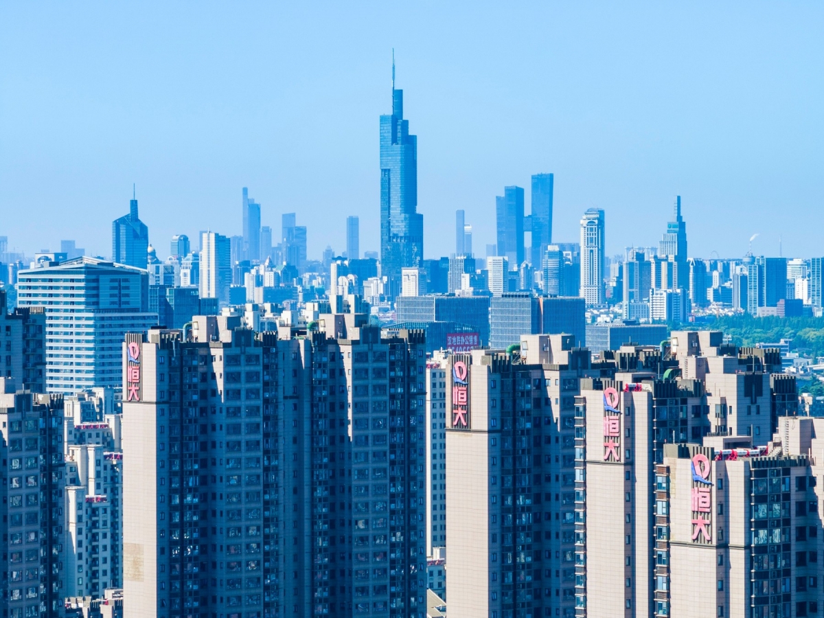 S-a prăbușit miracolul imobiliar al Chinei. Căderea gigantului Evengrande ar putea genera o criză economică globală