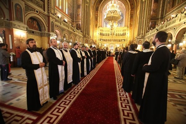 S-a schimbat... modificarea! Salariul preotilor va creste in 2016