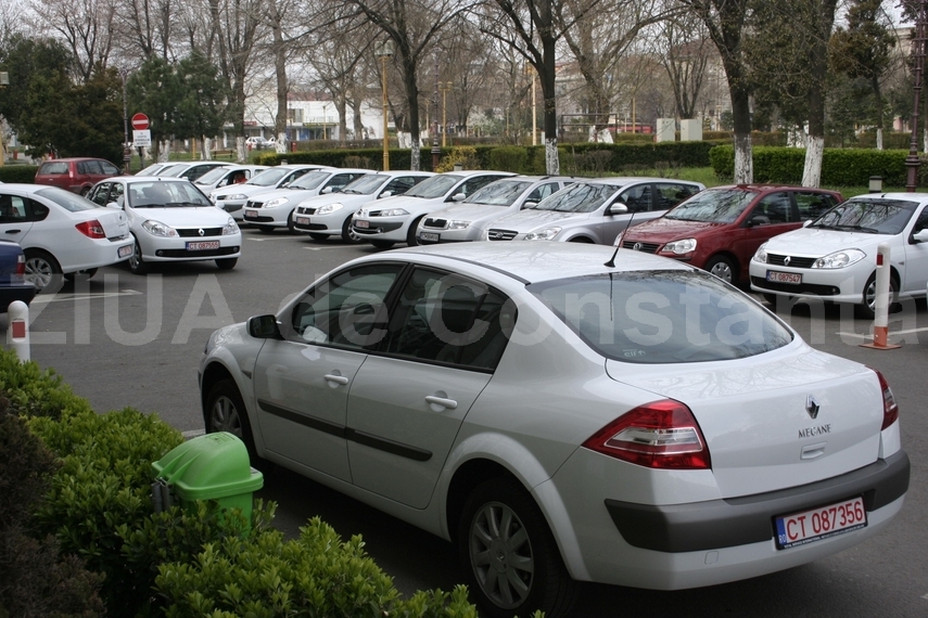 S-a simplificat procedura de restituire a taxei auto. Cum își pot recupera șoferii banii