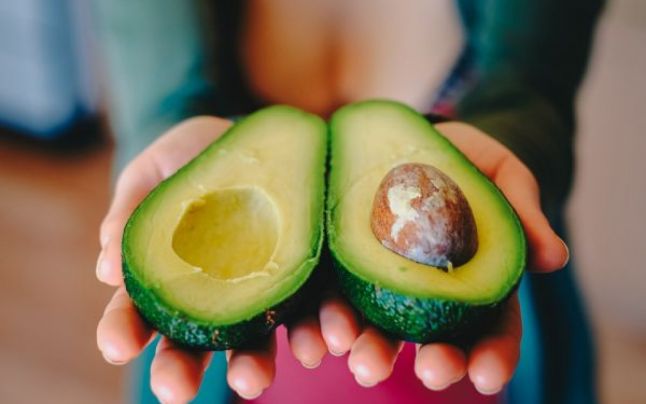 Sâmburele de avocado, aliatul sănătăţii tale. Cum se prepara