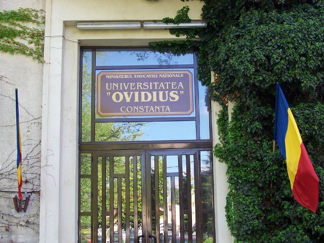 Sarabanda diplomelor de absolvire la Universitatea „Ovidius