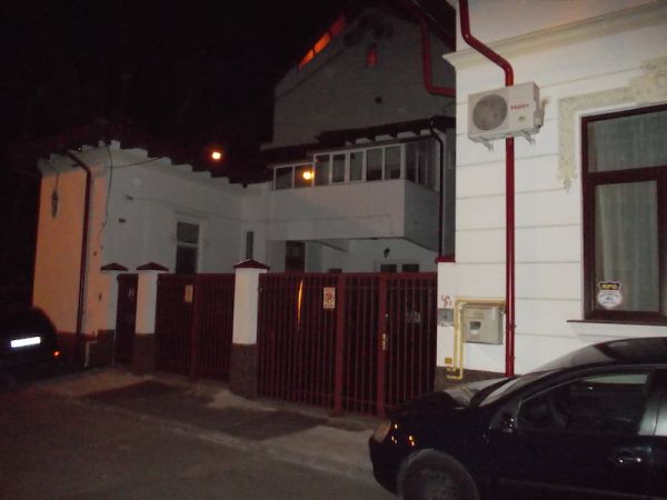Scandalul bordelului mascat din vila avocatului Ion Neagu a fost muşamalizat de poliţiştii Secţiei 17