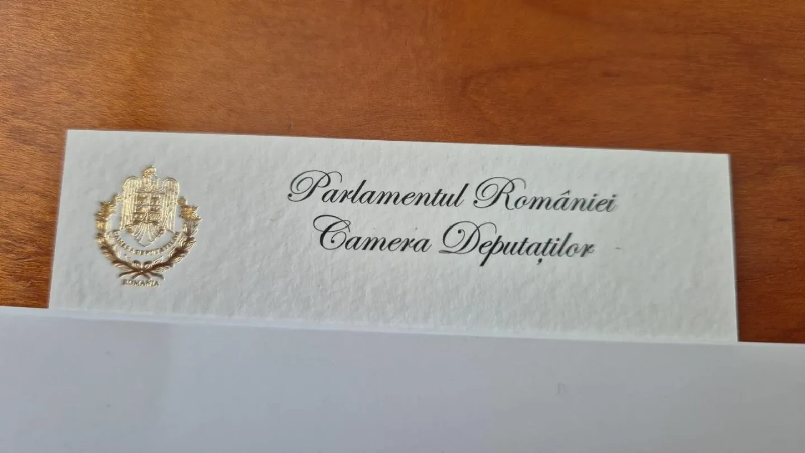 Scandalul 'cărților de vizită cu foiță de aur' - Camera Deputaților vine cu explicații după acuzațiile USR