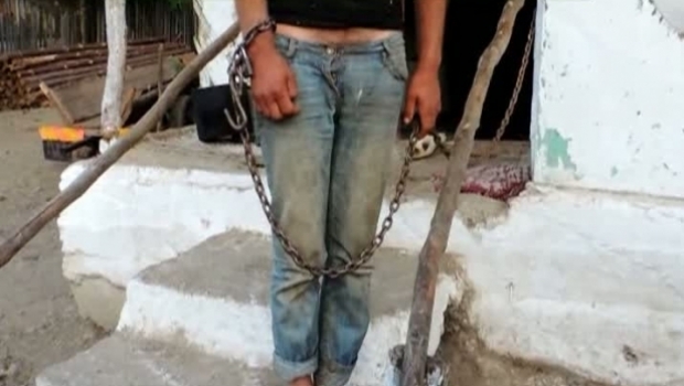 SCLAVIE în Argeş. Primarul ŞTIA de existenţa minorilor supuşi la muncă forţată