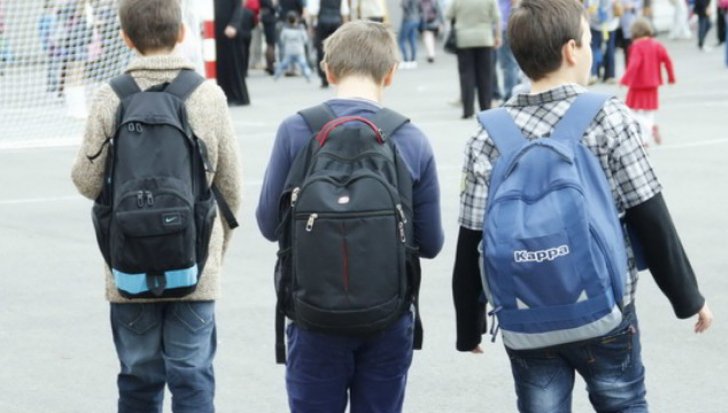 Scolarii au intrat de astăzi în vacanţă. Când se întorc la cursuri