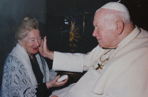 Scrisorile secrete ale Papei Ioan Paul al II-lea scot la iveală „relaţia intensă