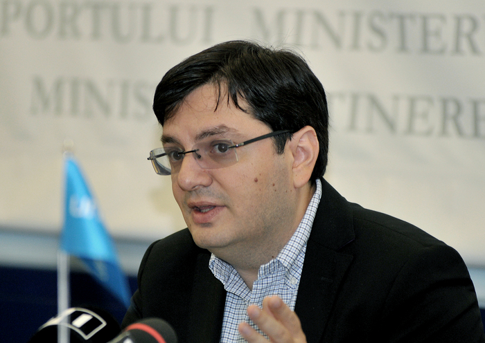 Se cere demisia lui Bănicioiu. Senatul dezbate moțiunea PNL pe sănătate