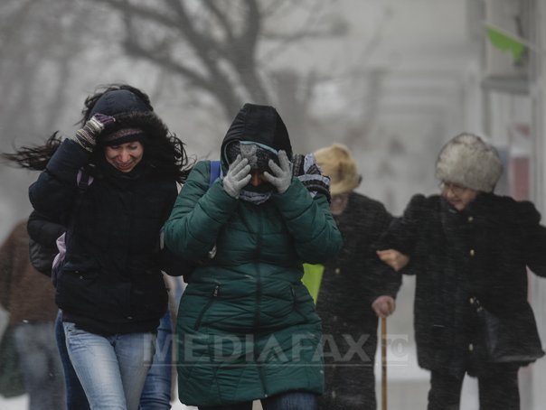 Se întoarce IARNA. Ploi şi ninsori de vineri până duminică seara. Care sunt zonele afectate