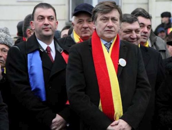 Se pregătește o ruptură în PNL? Turcescu: Crin Antonescu și Mănescu pregătesc o mișcare