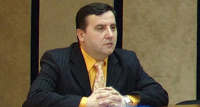 Secretarul de stat Iulian Jugan de la Ministerul Mediului se plimbă pe banii „Apelor Române