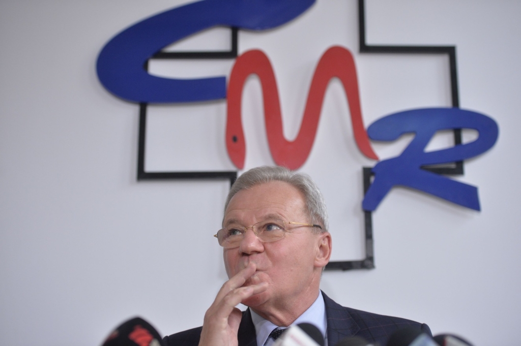 Seful Colegiului Medicilor din Romania le-a zis jurnalistilor germani ca ar suna-o pe Merkel sa despagubeasca Romania pentru exodul medicilor