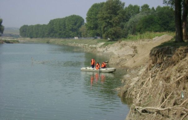 Şeful Detaşamentului de Intervenţie Rapidă din cadrul IPJ Vrancea a dispărut în apele Siretului după ce şi-a salvat fiica de la ÎNEC