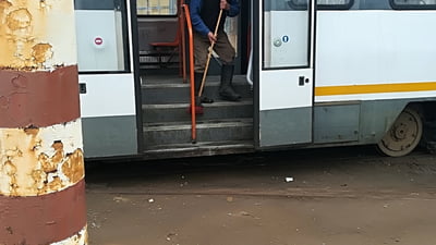 Seful STB s-a laudat la Firea cu cati stalpi a vopsit, cate refugii a spalat si cate tramvaie a curatat