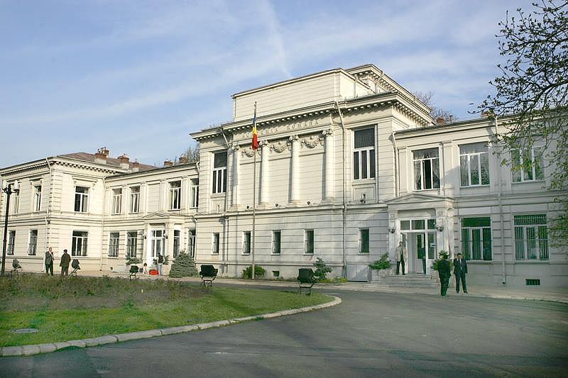 Senat: Academia Română ar urma să prezinte Parlamentului un raport de condamnare a comunismului