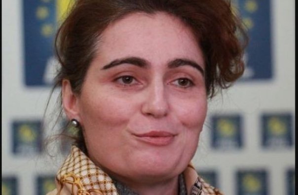 Senatoarea Scantei chemata sa dea socoteala in scandalul arhivelor SIPA