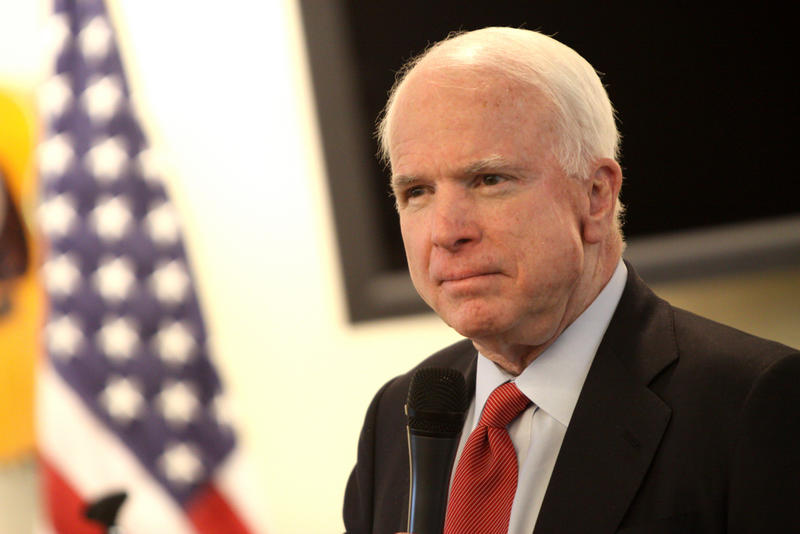 Senatorul american John McCain sufera de cancer cerebral