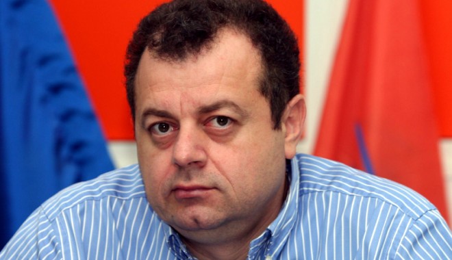 Senatorul Mircea Banias şi cele 38 de persoane judecate în dosar, achitate în primă instanţă