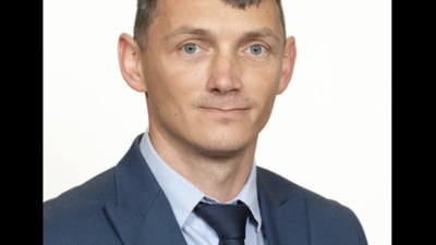 Senatorul POT, acum PSD, care susține că a absolvit un site de matrimoniale, se rățoiește la români: