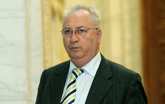 Senatorul Puiu Haşotti ameninţă cu procese un om de afaceri din Constanţa pe care vrea să-l falimenteze
