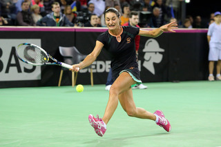 Senzaţional: Monica Niculescu a învins-o pe Maria Şarapova şi s-a calificat în turul doi al turneului de la Doha
