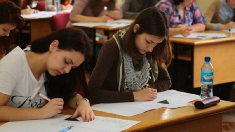 Sesiunea din toamnă a examenului de bac debutează luni cu probele scrise