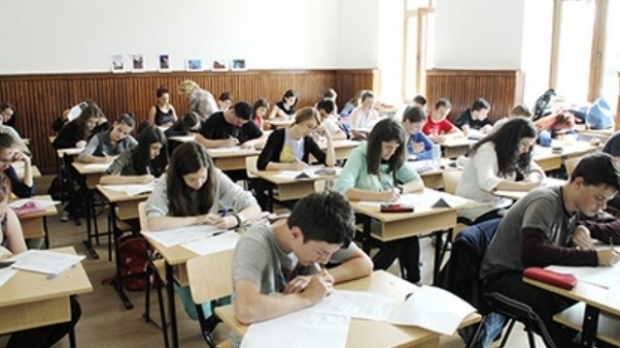 SIMULARE BACALAUREAT - Elevii de clasa a XI-a și a XII-a susțin proba obligatorie a profilului