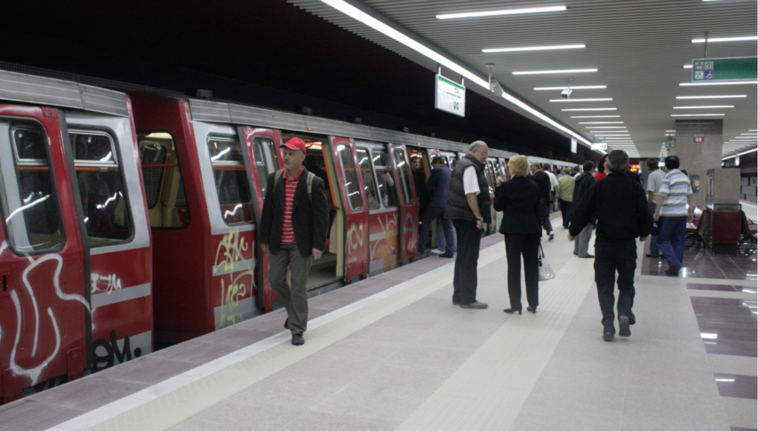 Sindicalistii de la metrou sustin ca multe trenuri sunt greu de condus si pun calatorii in pericol. Iata de ce