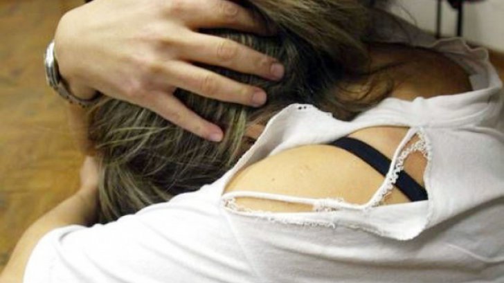 Sindromul Vaslui. Trei liceeni care au violat o colegă şi au filmat actul sexual au fost lăsaţi în libertate